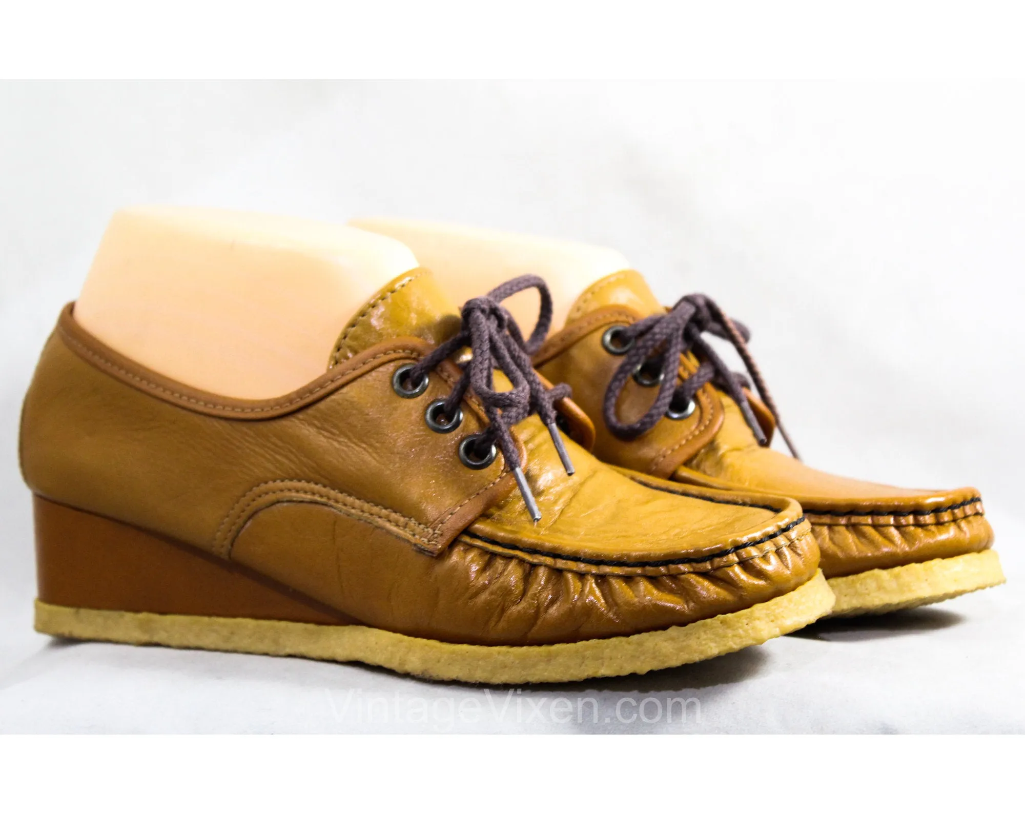 Size 7 1/2 Leather Shoes - Brown Sneaker Style 1960s Casual Shoes with Lace Up - Cute 60s Tan with Top Stitching & Lacing - 7.5 M Deadstock